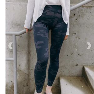 Spanx Look At Me Now Seamless Camo Leggings